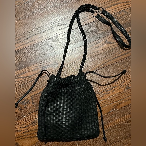 Linea Pelle Black Woven Leather Shoulder Bag - Picture 3 of 12